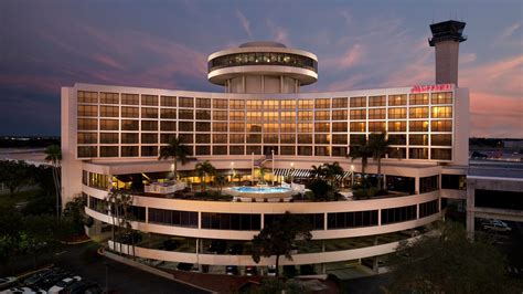 Sleep with the planes: 10 best airport hotels in the United States and ...