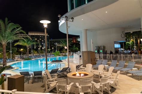 Universal's Aventura Hotel: Pool area – photos, details, & more ...