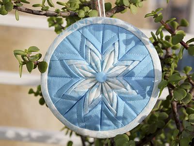 FREEBIES FOR CRAFTERS: Fancy Folded Star Ornament