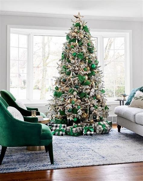 67 Inspiring Green Christmas Decor Ideas - Shelterness