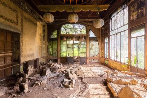 25+ Stunning Abandoned Homes That Tell A Thousand Stories - Urban Photography by Roman Robroek