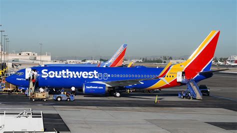 Southwest Airlines' New Livery: First Revenue Flight Arriving at BUR! - YouTube