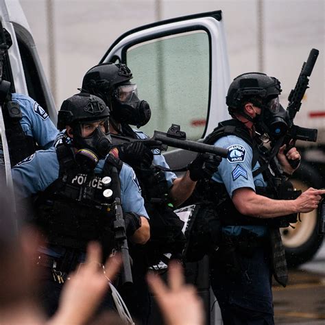 1179x2556px, 1080P Free download | Police, residents plead for ...