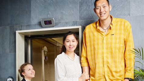 Meet the world's tallest married couple — with a combined height of ...