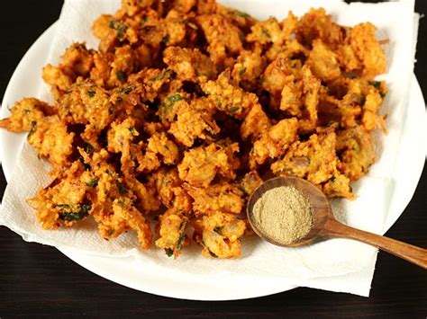 Moong dal pakoda (Moong dal bhajiya) - Swasthi's Recipes