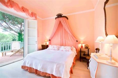 Lovely peach/pink/coral with white and dark wood accents. Simply beautiful Peach Rooms, Peach ...