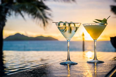 Résultat de recherche d'images pour "cocktails on the beach" | Island resort, Resort, Vacation