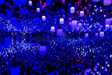 Forest of Resonating Lamps at TeamLab Borderless Editorial Stock Photo - Image of travel, museum ...