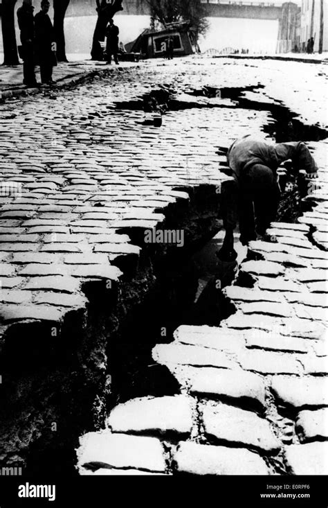 NATURAL DISASTERS: 1960 Tsunami in Chile Stock Photo - Alamy