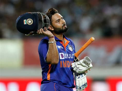 Cricketer Rishabh Pant suffers injuries after car accident - The Patriot