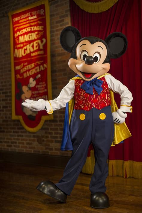 Meeting Magician Mickey Mouse at Town Square Theater in Magic Kingdom Park | Disney Parks Blog