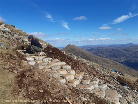 Cultivating stone pitching skills for the future | Snowdonia National Park