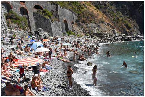 travel - europe - italy - liguria - the cinque terre - riomaggiore - the beach - d holmes ...