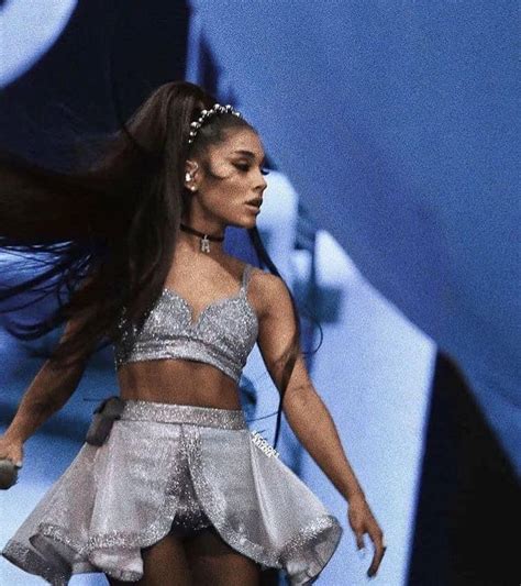 ARIANA GRANDE BACKSTAGE AT COACHELLA 2019 | Vestidos de fiesta morados ...