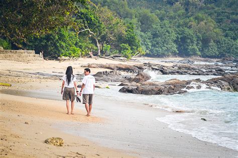 PANTAI WEDIOMBO - Memancing Ikan dari Bukit Karang