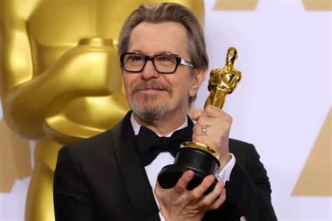 Gary Oldman 'dents' his Oscar for Best Actor just minutes after receiving it at the 90th Academy ...