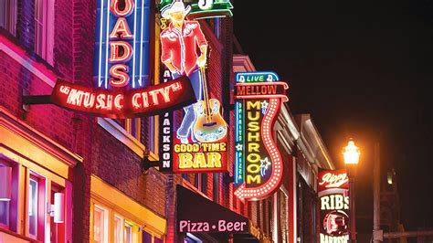 Nightlife on Broadway | Nashville, Tennessee | LongWeekends Magazine