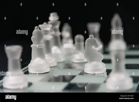 Glass chess board chess pieces hi-res stock photography and images - Alamy