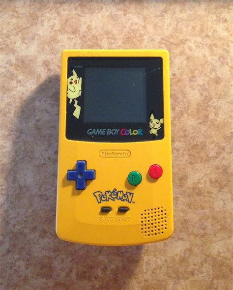 Pokemon Yellow Version & Pikachu Edition Gameboy color - lagoagrio.gob.ec