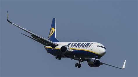 Ryanair CEO warns of lower growth if Boeing doesn't "get their s ...