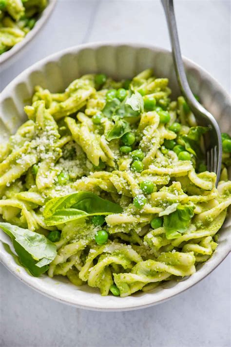 Pasta with Peas {Spring Vegetarian Recipe} | FeelGoodFoodie