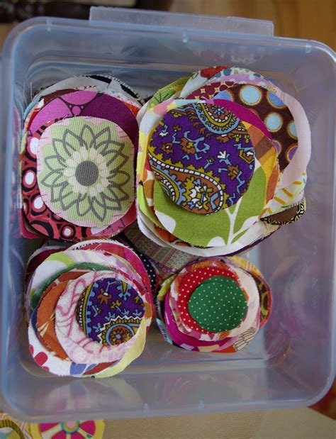 10 Easy Holiday Crafts (using fabric scraps) - noelle o designs