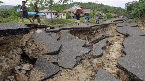 Papua Yeni Gine'de 7,6 büyüklüğünde deprem! Tsunami uyarısı yapıldı ...