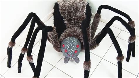 Worlds Largest Giant Spider With Red LED Eyes - Unboxing - YouTube