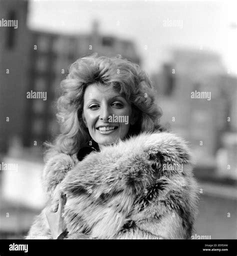 Marti caine new faces 1975 hi-res stock photography and images - Alamy