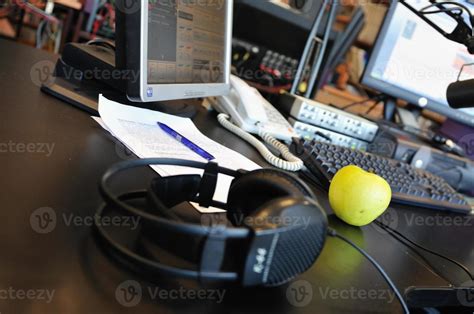 radio station microphone 10765680 Stock Photo at Vecteezy