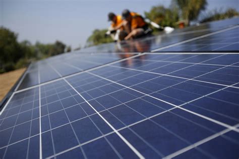 Dubai to make solar panels on rooftops compulsory by 2030