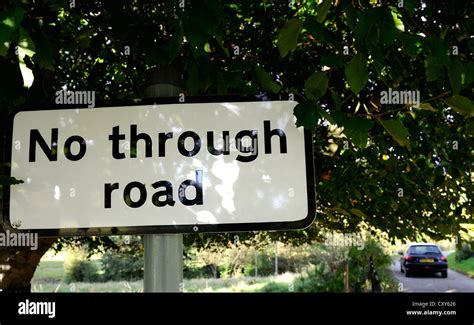 No through road sign hi-res stock photography and images - Alamy