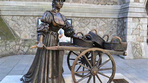 Molly Malone Statue Wheelchair Accessible | GetYourGuide