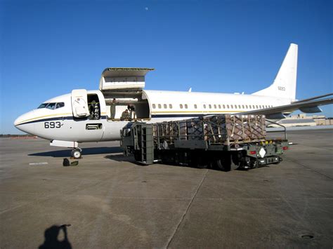 US Navy Boeing 737 freighter | Air cargo, Boeing, Boeing 737