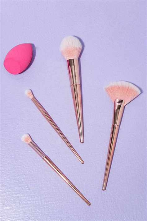 4 Pack Makeup Brushes And Beauty Blender