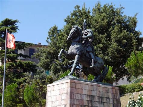 Krujë - Skënderbeu Monument | Republic of venice, Castle, Monument