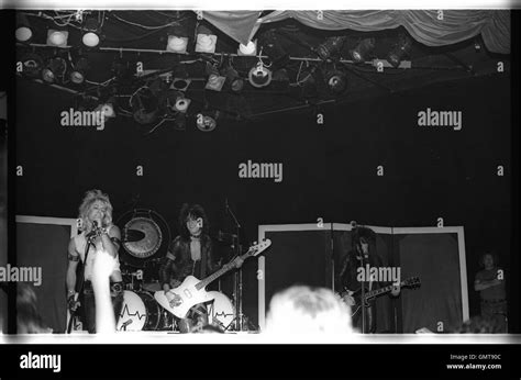 Motley crue 1981 hi-res stock photography and images - Alamy