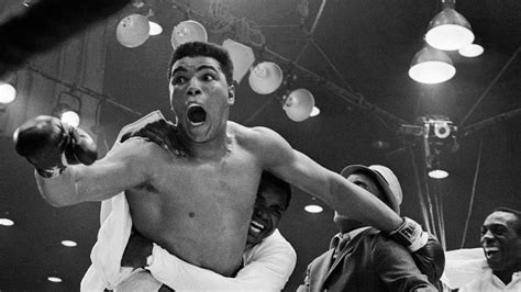 Young Muhammad Ali knocks out Sonny Liston for first world title ...