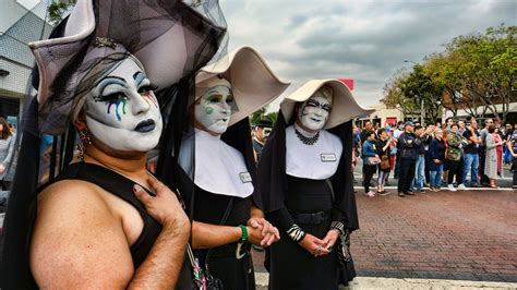 Dodgers Reinvite Sisters of Perpetual Indulgence to Pride Night - The New York Times