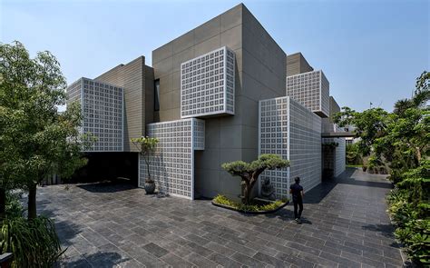 18 Screens House / Sanjay Puri Architects | ArchDaily