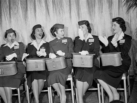 13 Vintage Photos of Flight Attendant Uniforms Through the Ages | Flight attendant uniform ...