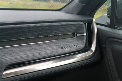 Rivian R1S Photos: Tour the Electric SUV's Sleek Interior - Business ...