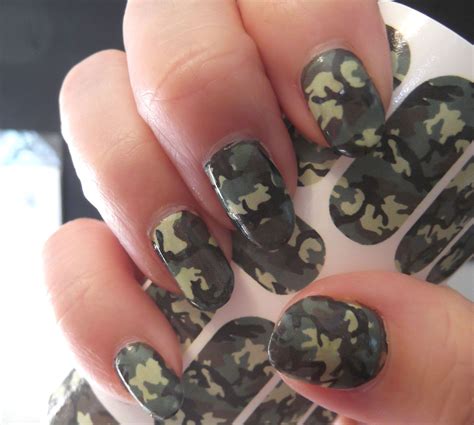 GREEN CAMO Nail Art Decals (CM2) Camouflage Nails | Camo nails, Camo ...