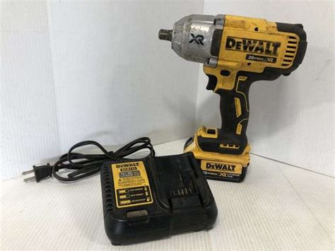 DeWALT DCF899 impact wrench battery charger, works - Albrecht Auction Service