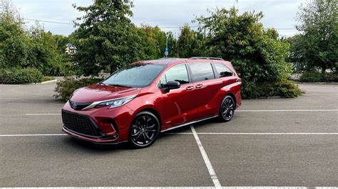 2021 Toyota Sienna first drive: 36 mpg and design flair make the ...