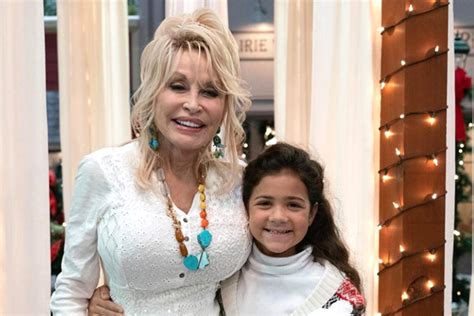 Dolly Parton Saves Child's Life On Film Set - Star Observer