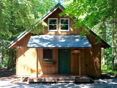 Charming Riverfront Cabin close to Crystal Mountain Resort and MRNP - Greenwater