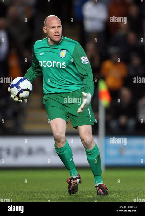 BRAD FRIEDEL ASTON VILLA FC ASTON VILLA FC KC STADIUM HULL ENGLAND 21 April 2010 Stock Photo - Alamy