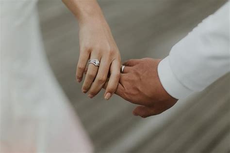 Romantic Photos of Adipati Dolken - Canti Tachril's Wedding Reception, Wife Immediately Protective!