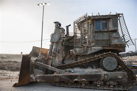 caterpillar D9R IDF | Army vehicles, Oil platform, Military vehicles